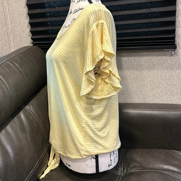 KIM & CAMI Women’s‎ Striped Tie Front Flutter Sleeve Tee. Size Medium - Picture 7 of 8